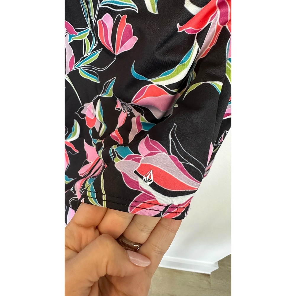 NWT Volcom Dream In Bloom Surf Suit Womens L Black Floral Surf the Waves UPF - Picture 5 of 8